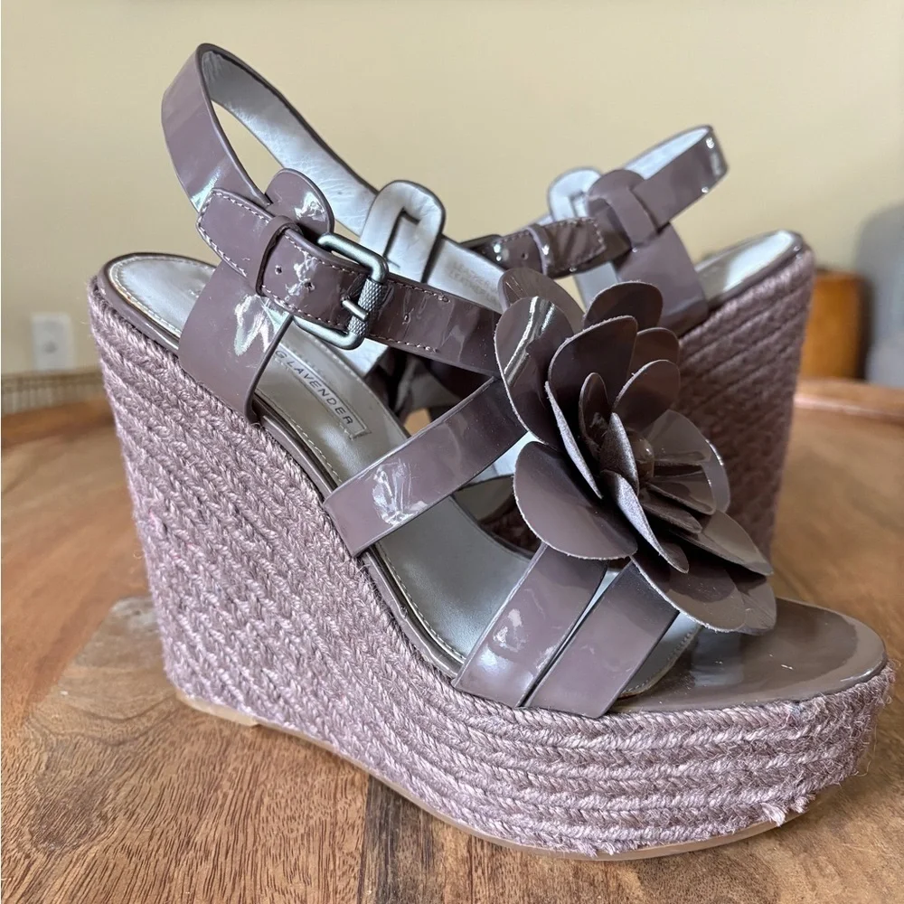 Vera Wang Espadrille Patent Leather purple Wedges size 8